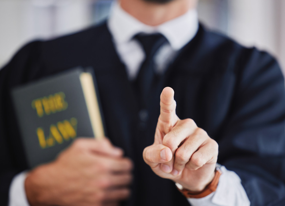 Comment choisir un avocat adapté à votre affaire : conseils et astuces